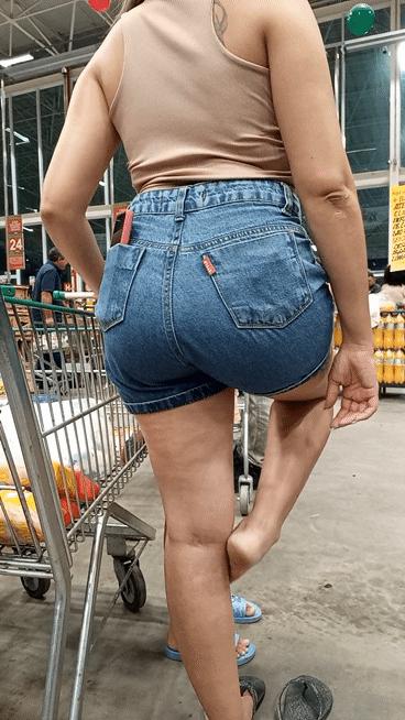 Hungry ass Hottie blonde