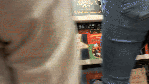 Cute Ass in Tight Jeans Bending Over (OC)