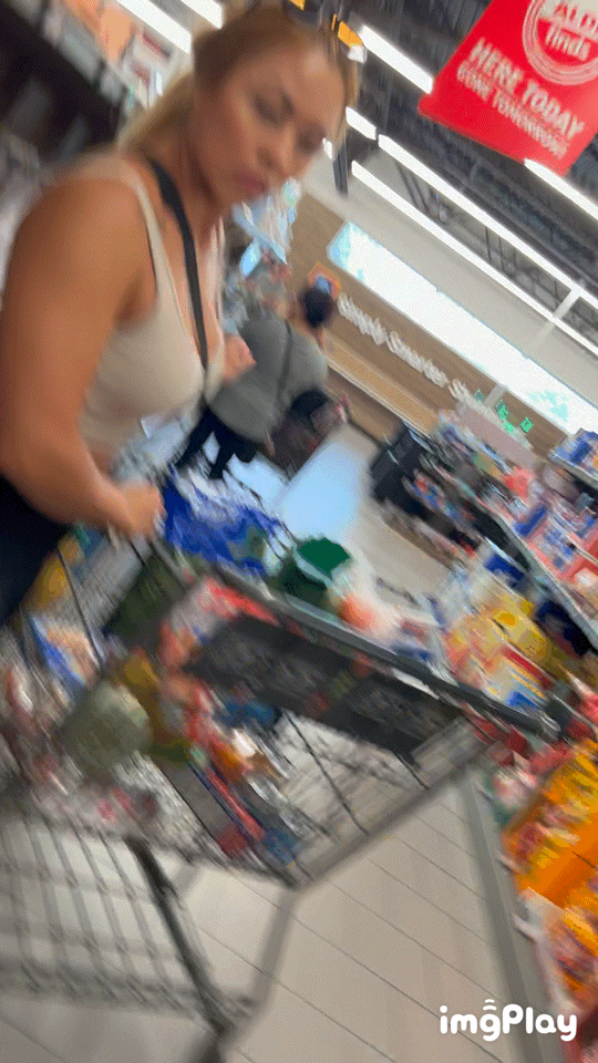 BEAUTIFUL Latina MILF bending over😍(oc)