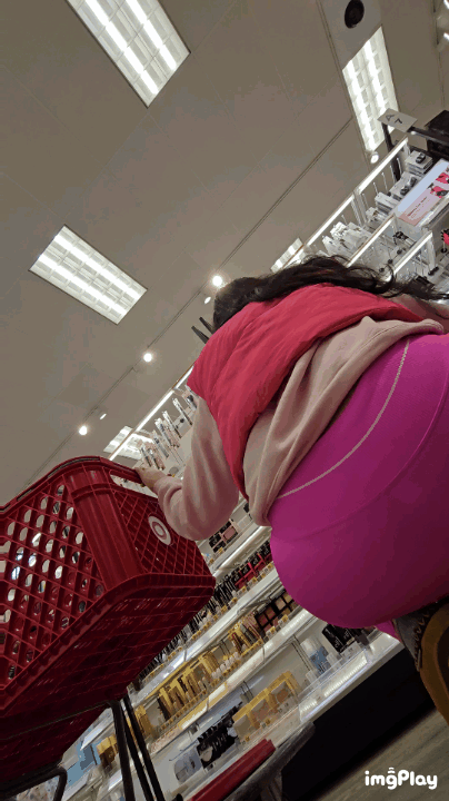 Thick PAWG Milf In Pink Leggings