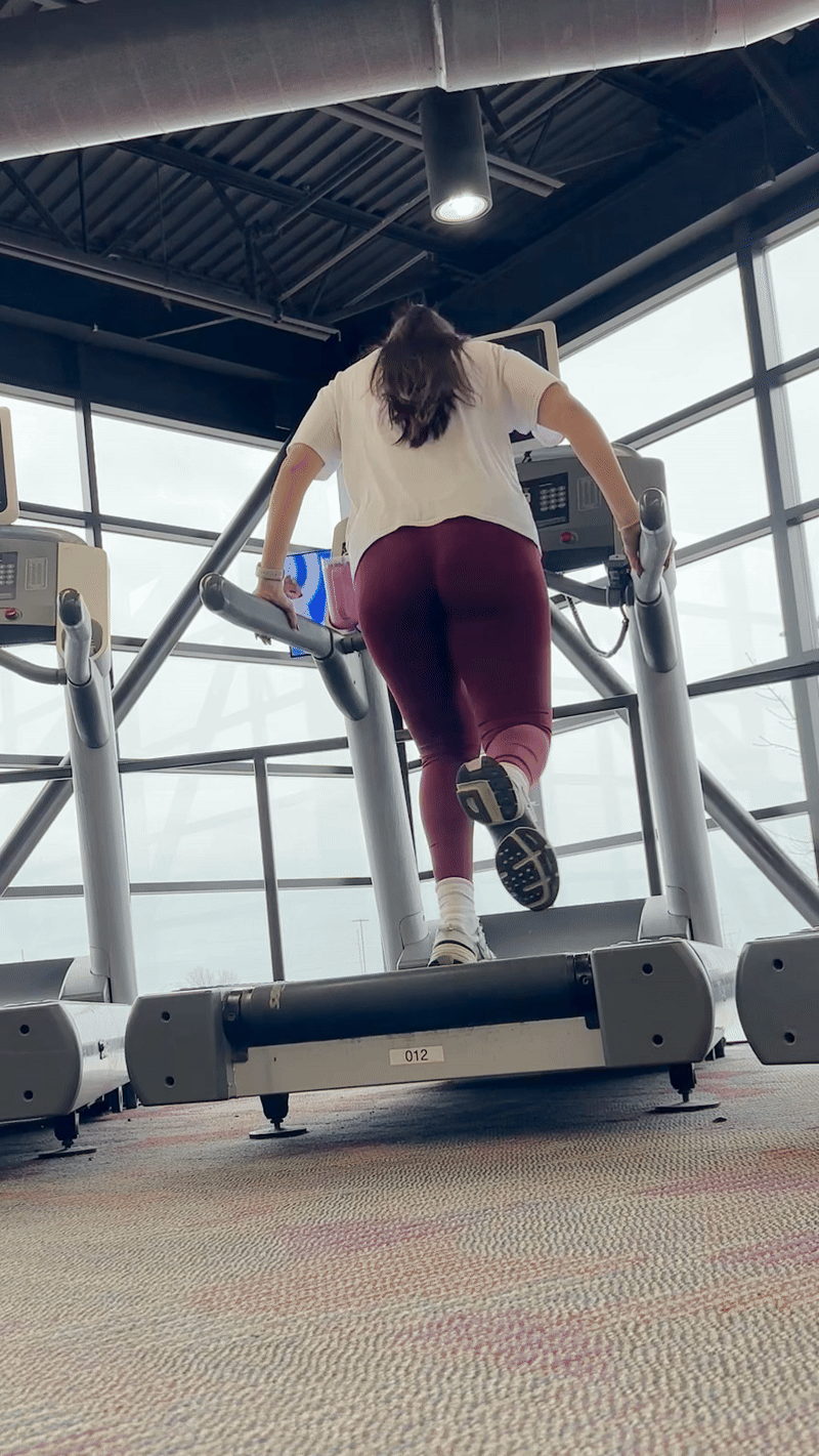 Sexy Fit Latina Tight Butt on the treadmill