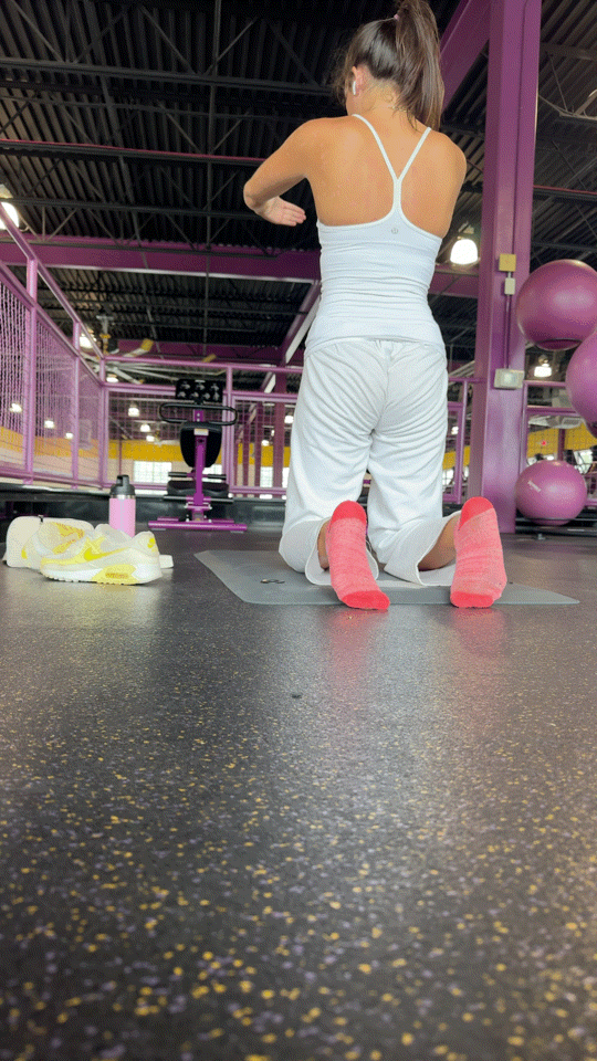 Gym ass in sweats & socks (close up)