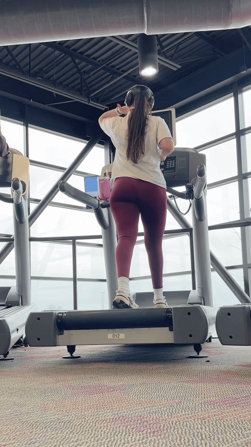 Sexy Fit Latina Tight Butt on the treadmill