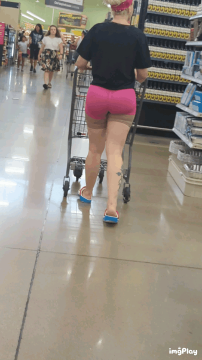 Latina mami w/ amazing bubble in pink shorts
