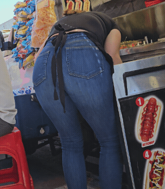 Prime latina vendor in tight Jeans. (GIF)(bonus short cap)