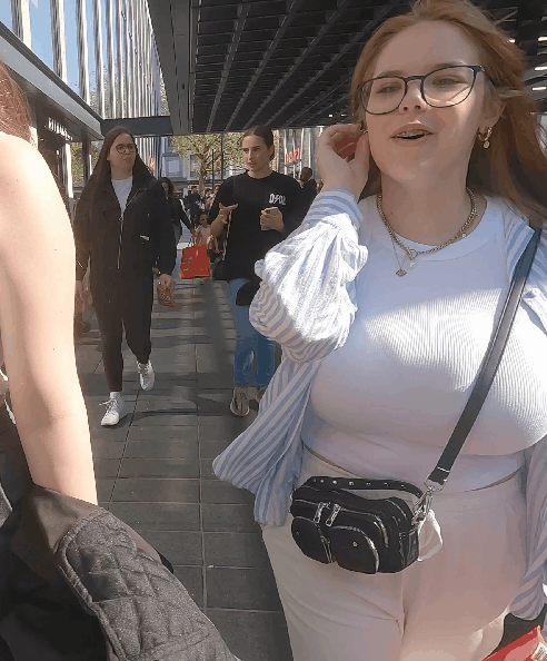 BIG BREASTED CLOSEUPS