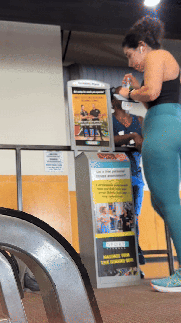 Sexy Dumpy ass in tight leggings at the gym  best gym cap so far