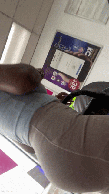 Thick Latina Milf in flare leggings (OC) (GIFs)