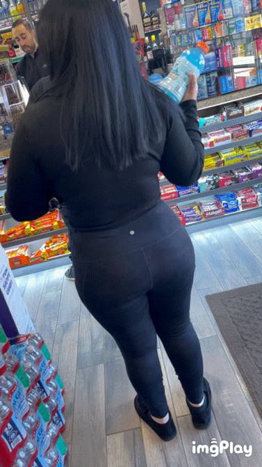 Thicc PAWG butterface in Leggings (OC)