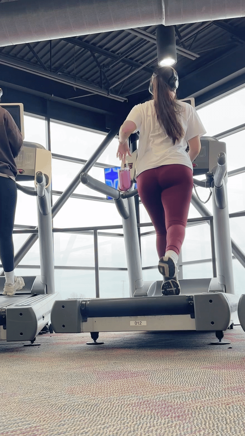 Sexy Fit Latina Tight Butt on the treadmill