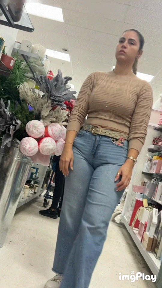 Latina baddie nice phattie in jeans‼️
