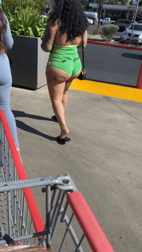 Thick slut showing ass pt.2