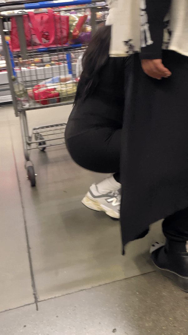 Asian baddie with perky ass