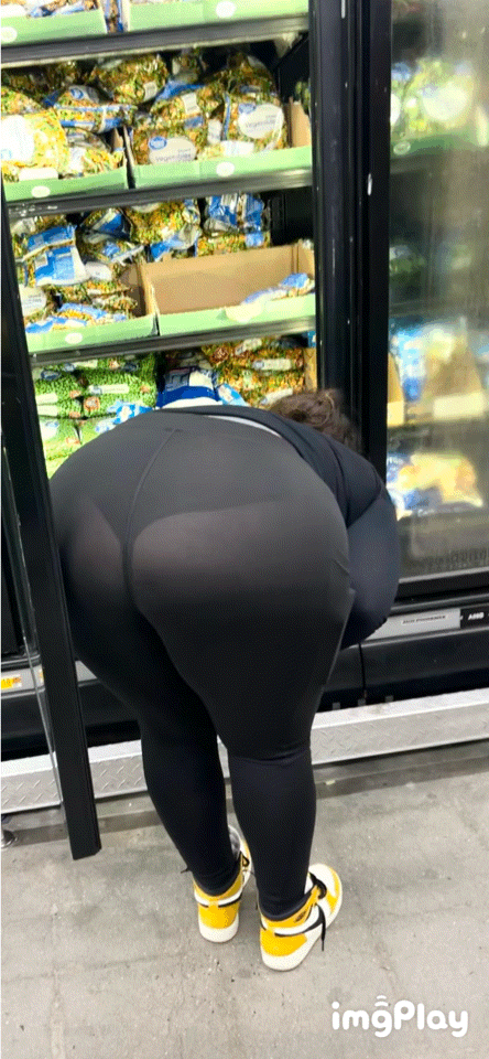 Chic magically reveals VPL with a sweet deep bendover‼️