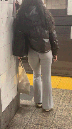 OC Nice Butt In Grey Sweats Subway Platform