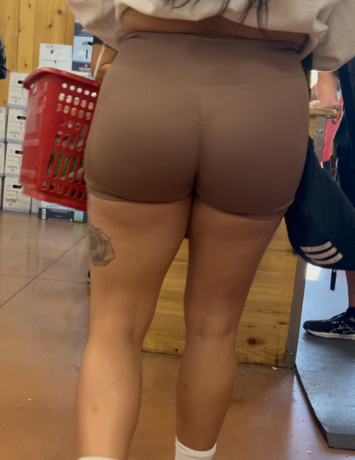 Asian hottie showing off her amazing ass at Trader Joe’s (OC)