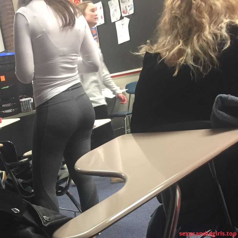 Sexycandidgirlstop Nice Candid Ass And Legs In Grey Yoga Pants In College Classroom Item 1
