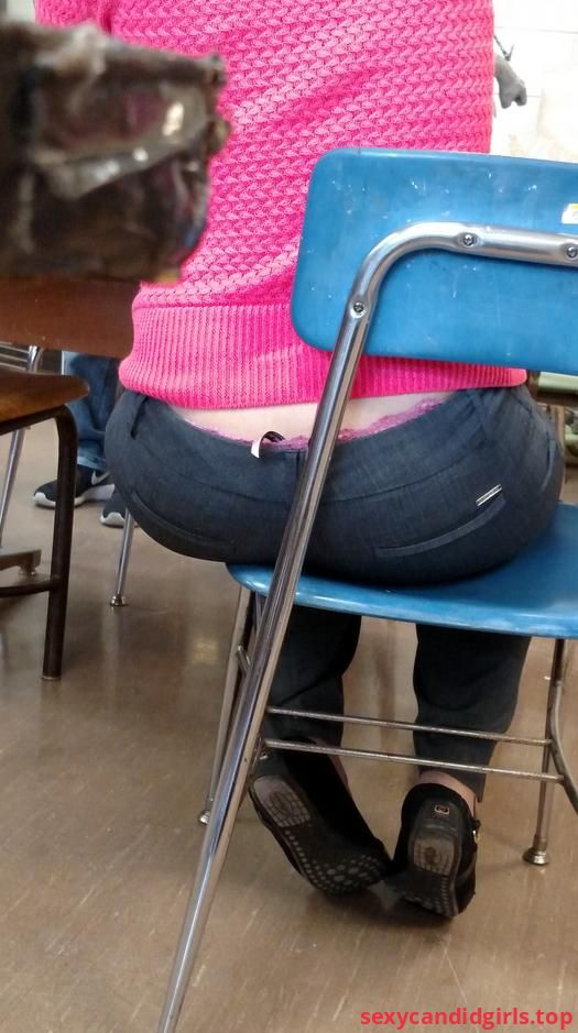 Sexycandidgirls Top Girl Sitting In Classroom In Tight Pants With