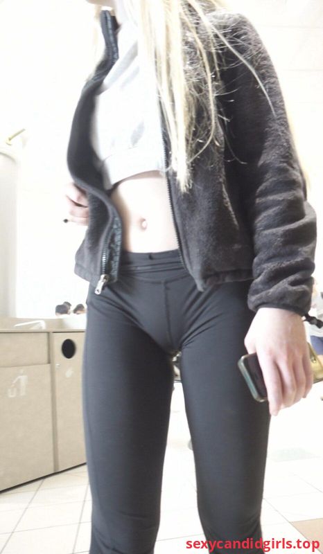  Skinny Blonde in Yoga Pants Cameltoe Creepshot - item  1