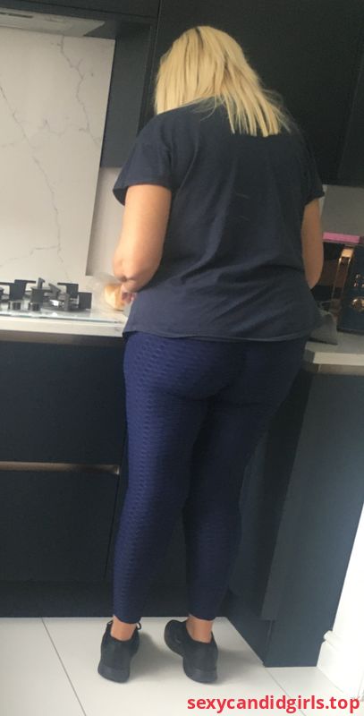 Sexy Candid Girls Blonde Candid Wife In Tight Pants Kitchen Creepshot Item 1