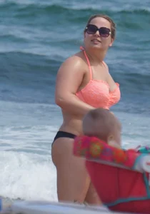 Thick and sexy bikini babe in black and peach bikini outfit