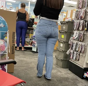 Thick Latina in Jeans