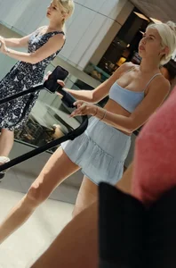 Super sexy mommy with great rack ( NOT OC )