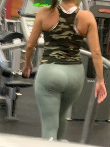 Couple babes at the gym in leggings with nice asses