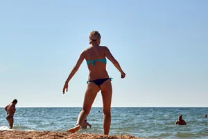 Blonde milf in blue thong bikini