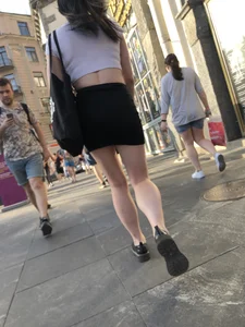 Awesome candid chick wearing a mini-skirt, closeups of her ass and legs