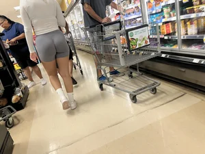 Bubble butt in grey shorts