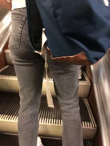 Nice Candid Ass in Grey Jeans on a Subway Escalator Closeups