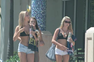 Huge collection of sexy girls out in bikinis in Florida