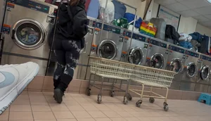 PAWG doing laundry