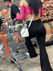 Petite Colombian bubble in flares .