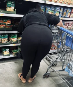 Fine lady in black shopping Bendover/squat‼️
