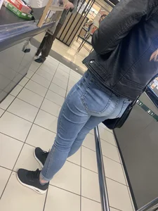 Teen slut tight jean ass