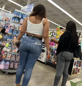 Brazilian gostosa in tight jeans (oc)