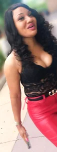 Perfect Ass in tight RED🍎 leather pants plus nice cleavage