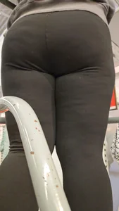 Crazy Up Shots Showing Off Her VPL in Leggings🔥
