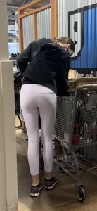Petite butt in Lulu leggings VPL