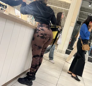 Fit Latina shopping (oc)