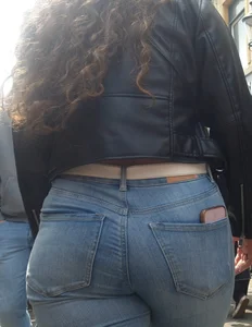 Pawg white girl in very tight jeans