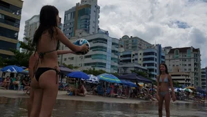 Brazillian beach creepshots, huge gallery of candid girls in swimsuits