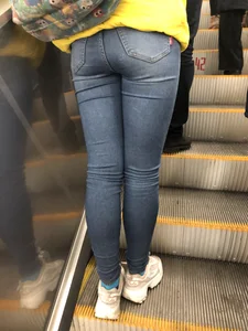 Booty and Legs in Blue Tight Jeans on the Escalator Creepshots
