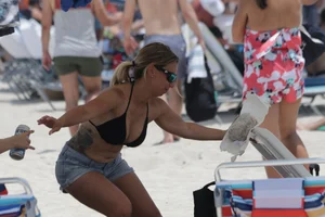 Candid Florida beach and bikini girls