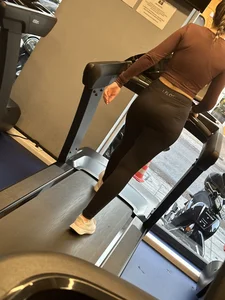 Blonde HourglASS treadmilling