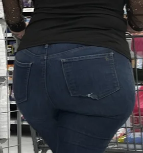 Latina with big ass in tight jeans. OC