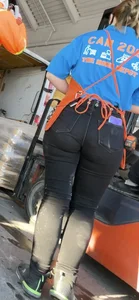 Thick hardworking blonde ass fills pants