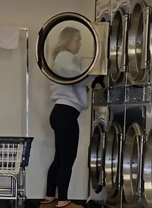 Gorgeous blonde in Lululemon leggings!